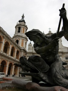 Piazza del Santuario Fontane Loreto