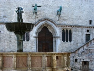 La Fontana Maggiore davanti al Palazzo dei Priori