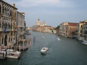 la chiesa lungo il canal grande
