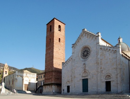 Pietrasanta - Il Duomo di Pietrasanta e la chiesa di Sant'Agostino