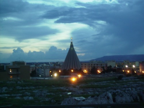 Siracusa - Basilica Santuario Madonna delle Lacrime - in panoramica notturna