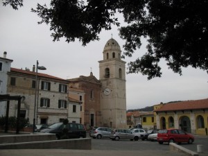 La piazzetta di Sirolo con la parrocchiale