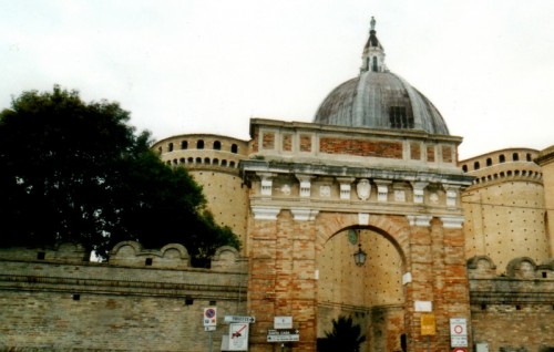 Loreto Aprutino - basilica vista porta marina