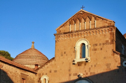 Caserta - Ultimi raggi di sole sulla chiesa romanica di Casertavecchia Caserta - Ultimi raggi di sole sulla chiesa romanica di Casertavecchia