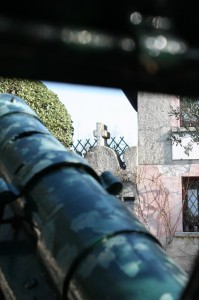 Guerra e Pace: Sirmione sagrato chiesetta San Pietro in Mavino