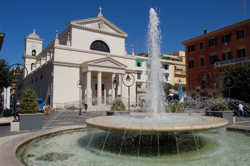 ''Fontana di piazza Pia - Chiesa dei ss. Pio e Antonio'' - Anzio