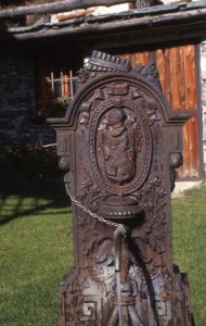 Alagna Valsesia, frazione Follu, particolare di fontana