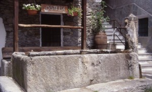 Exilles, frazione Cels, fontana in pietra