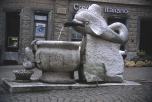 Mondovì, fontana del delfino