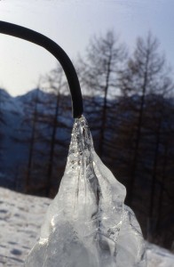Perrero, frazione Maniglia, fontana ghiacciata