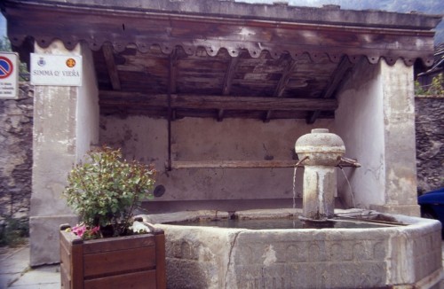 Salbertrand - Salbertrand, fontana - lavatoio in pietra