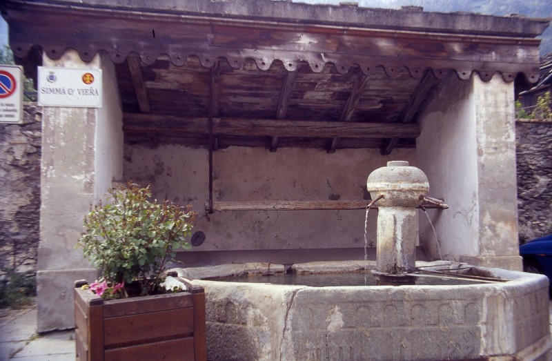 ''Salbertrand, fontana - lavatoio in pietra'' - Salbertrand