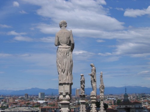 Milano - statue di santi