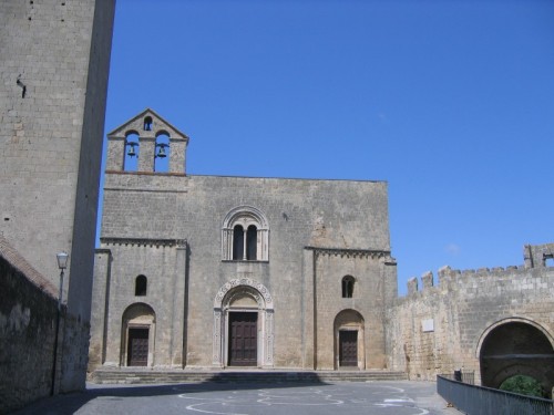 Tarquinia - chiesa grigia