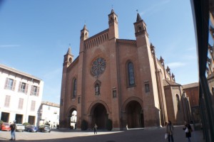 Facciata della cattedrale ad Alba