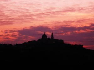 TRAMONTO SULLA CHIESA DI LORETO