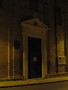 Il portale di S.Sebastiano a notte fonda