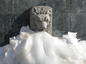 fontana ghiacciata al Colle di Sestriere