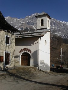 Cesana Torinese, cappella della borgata Thures Gorlier in estate