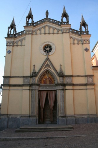 Carezzano - Facciata della chiesa di SS Maria Vergine ed Eusebio