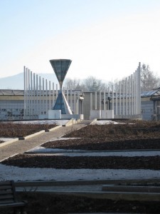 l’”ultima fontana” … si trova nel Cimitero Monumentale di Torino, vicino al tempio crematorio, ed è usata per la dispersione delle ceneri dei defunti
