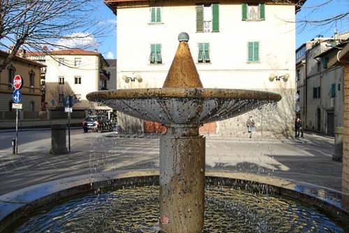 Figline Valdarno - La fontana in piazzetta Figline Valdarno - La fontana in piazzetta