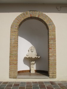 La fontanella nei pressi del cimitero