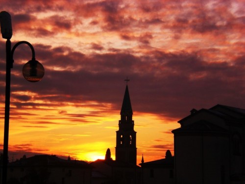 Bassano del Grappa - Non serve il lampione Bassano del Grappa - Non serve il lampione