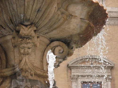 Roma - Fontana in piazza Farnese, particolare