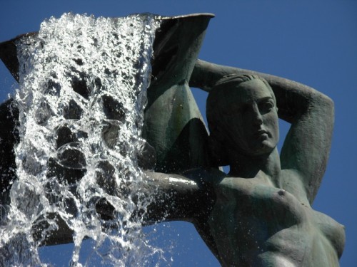 L'Aquila - Fontana luminosa, particolare L'Aquila - Fontana luminosa, particolare