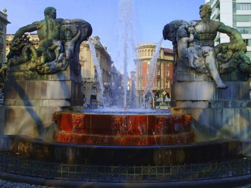 Torino -  fontana in p.zza solferino
