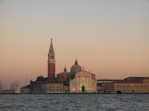 Venezia - Chiesa vista dal traghetto..