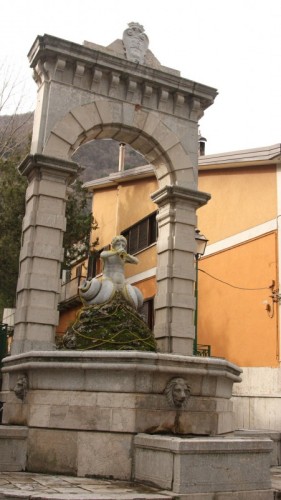 Ospedaletto d'Alpinolo - Fontana del Tritone Ospedaletto d'Alpinolo - Fontana del Tritone