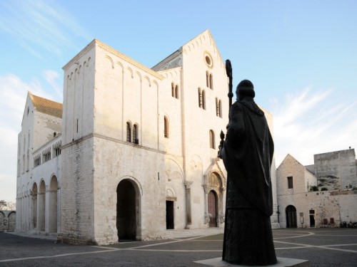 Bari - San Nicola e la sua chiesa Bari - San Nicola e la sua chiesa