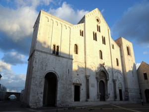 La basilica di S. Nicola baciata dal sole