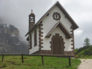 Chiesetta del Passo Rolle