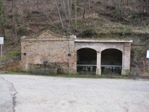 Fontana e lavatoio pubblico, frazione Prosano