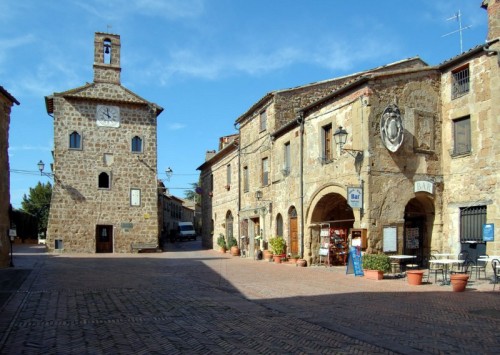 Sorano - Centro Storico di Sovana Sorano - Centro Storico di Sovana