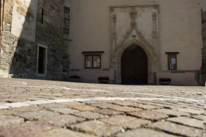Revò, Santo Stefano sagrato e portale maggiore