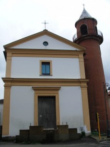 Strana chiesa con campanile a forma di faro!