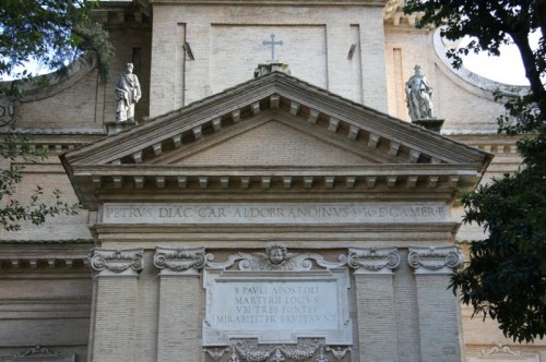 Roma - Chiesa del martirio di San Paolo (particolare della facciata)