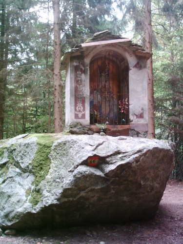 Piode - Cappella sulla roccia