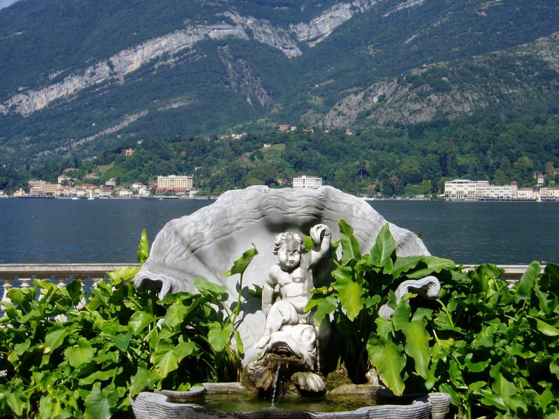 ''Fontana di Villa Melzi con vista sul lago di Como'' - Bellagio