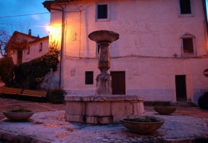 Colle di Tora - Fontana Piazza Comunale