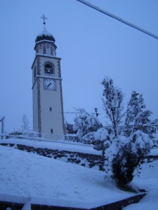 Campanile della Chiesa di San Lorenzo sotto la neve
