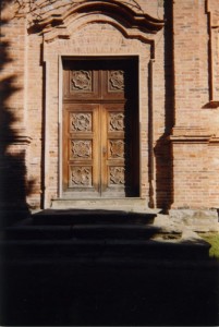 LA CHIESA E’ CHIUSA