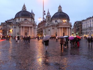 Piazza del Popolo tra luce e pioggia