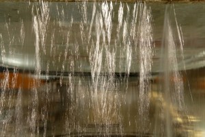 Cascata d’acqua della fontana del Carciofo