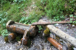 fontana sul sentiero verso il rifugio Giaf