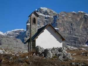 Chiesa tra i sentieri